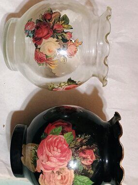 2 opposites black and white/clear vases